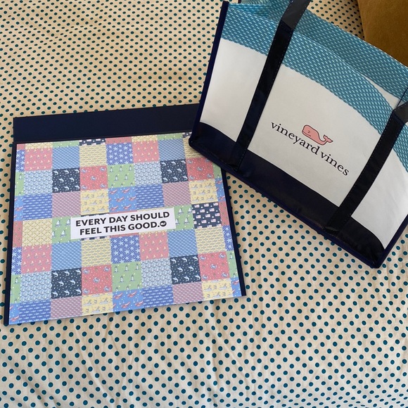 Vineyard Vines Gift Box & Gift Bag - Picture 1 of 1